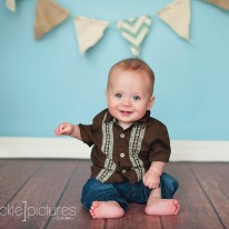 6 month old milestone studio session with bunting