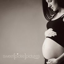 studio maternity classic belly shot